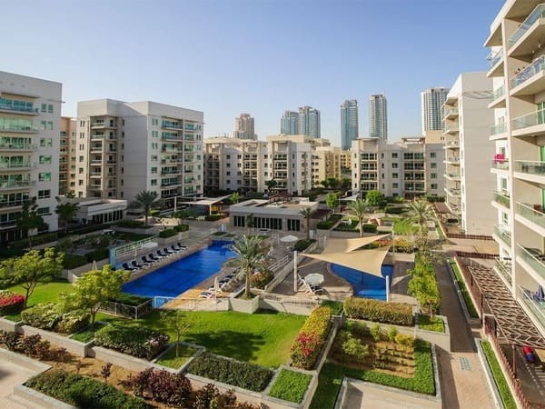 Dubai Hills Mall area properties Modern homes and residential streets close to Dubai Hills Mall in Dubai Hills Estate