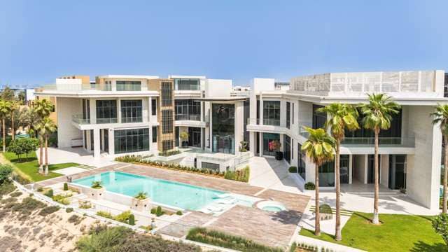 Apartments and villas in Dubai Hills Estate surrounded by landscaped parks and lifestyle facilities